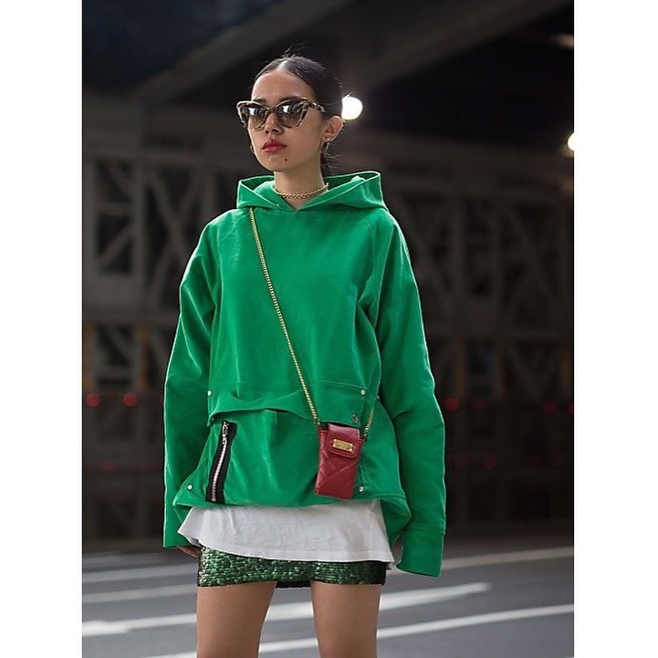 Жіночність і комфорт: стилістка показала, з чим найкраще поєднувати худі навесні і влітку